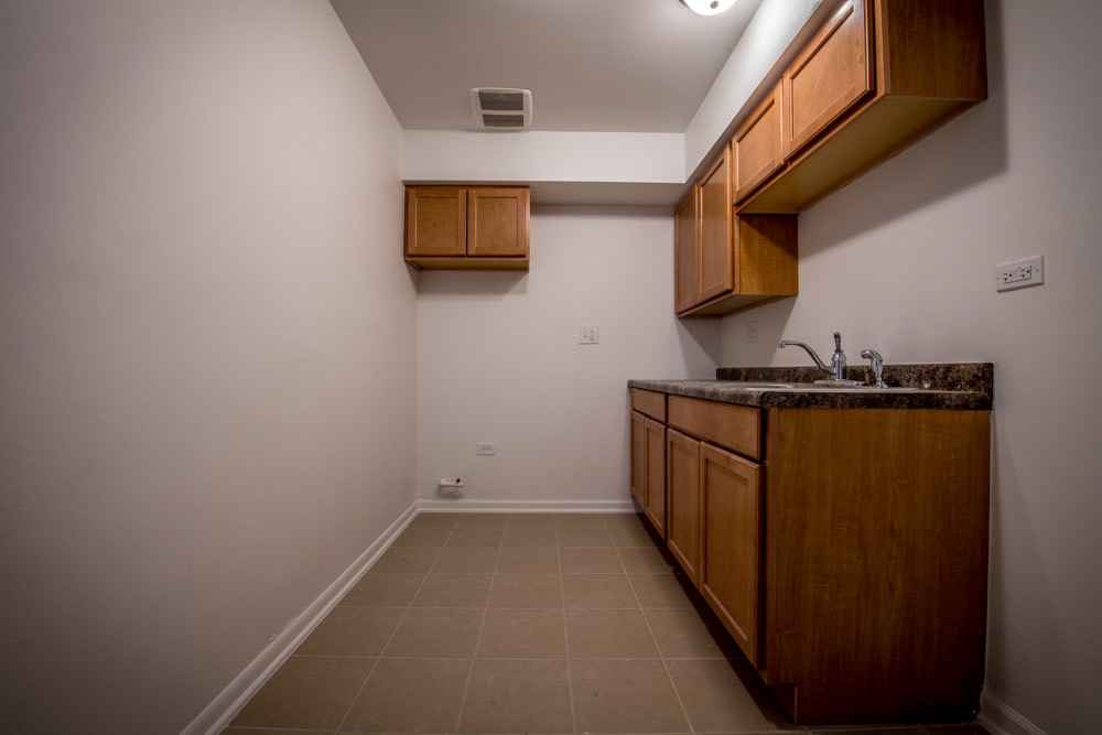 10933 S Vernon Image 3
