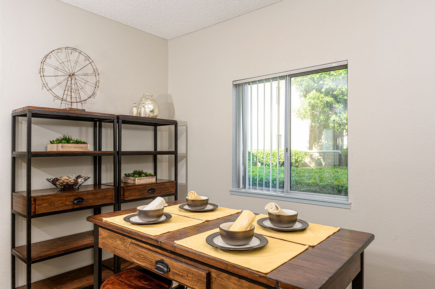 El Paseo Apartment Homes Image 15