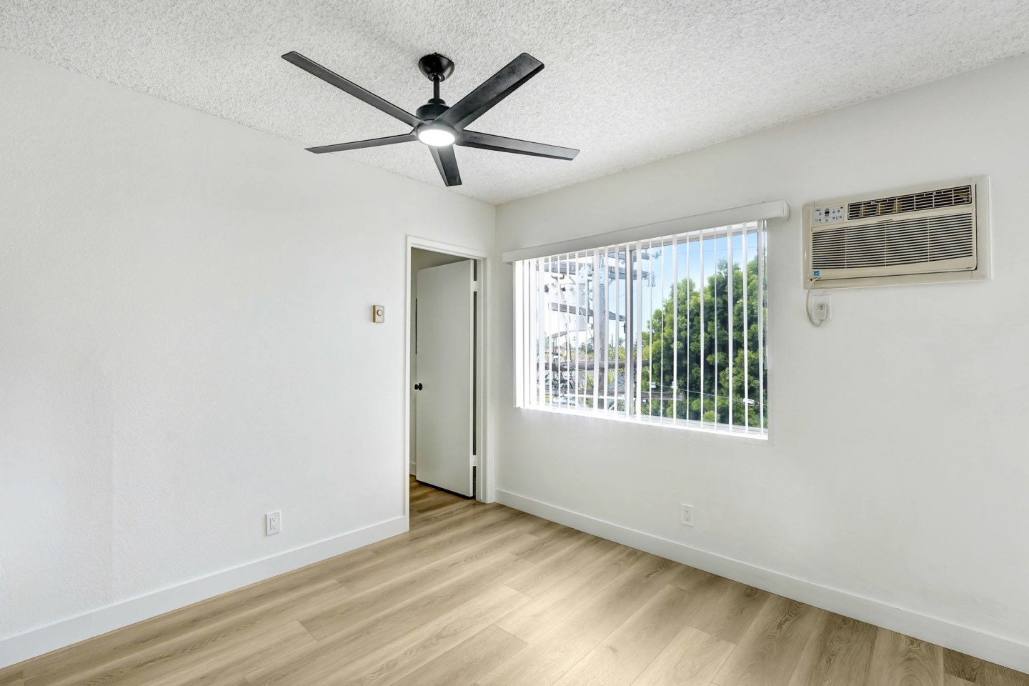 5403 West 8th Street Apartments Image 10