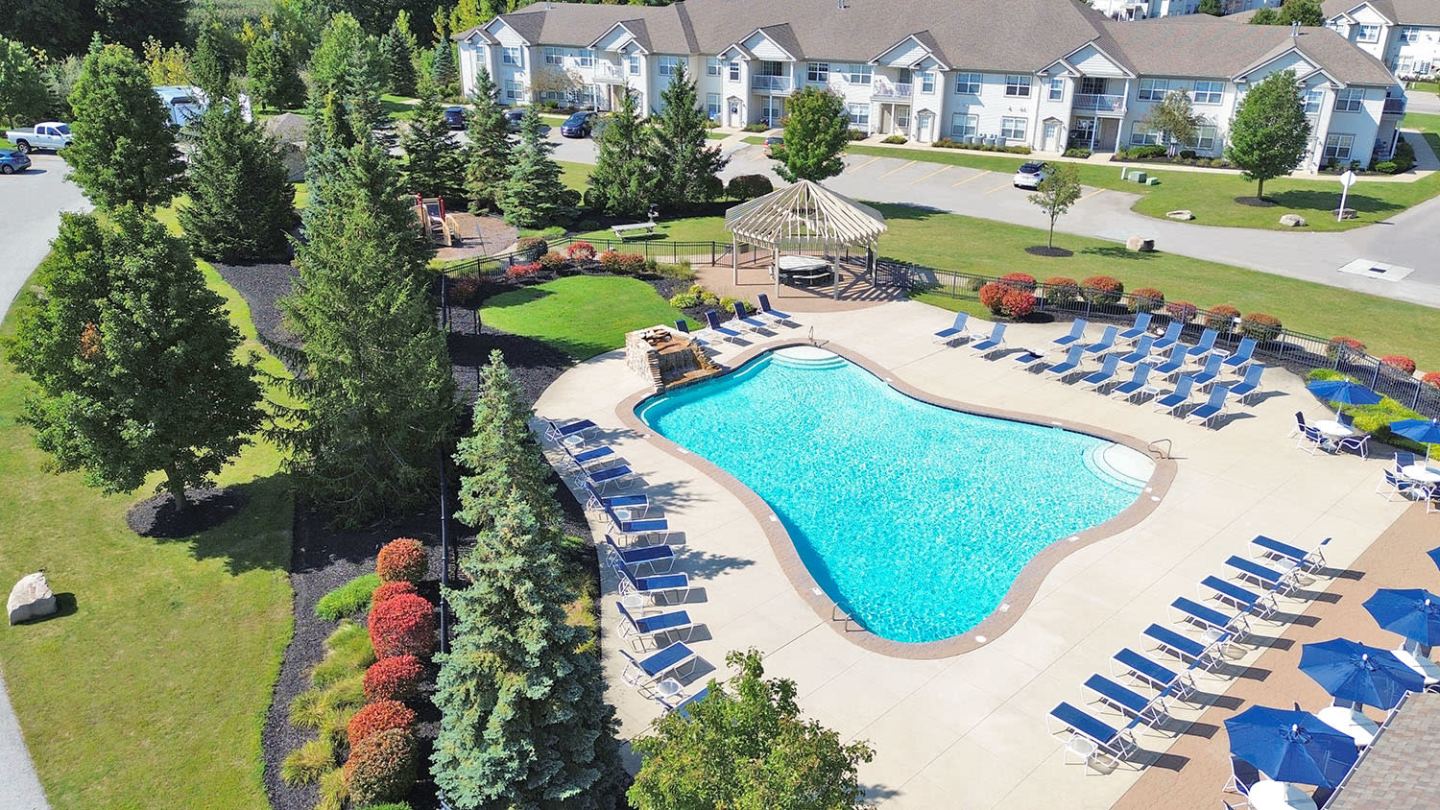 Cobblestone Court Apartments Image 12