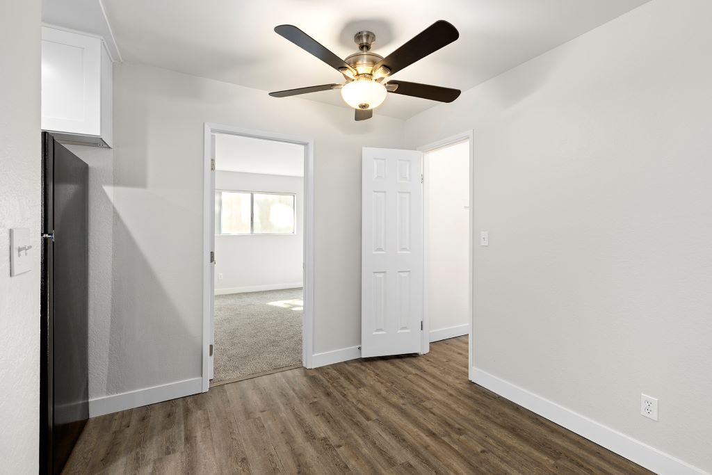 Topanga Canyon Apartments Image 16