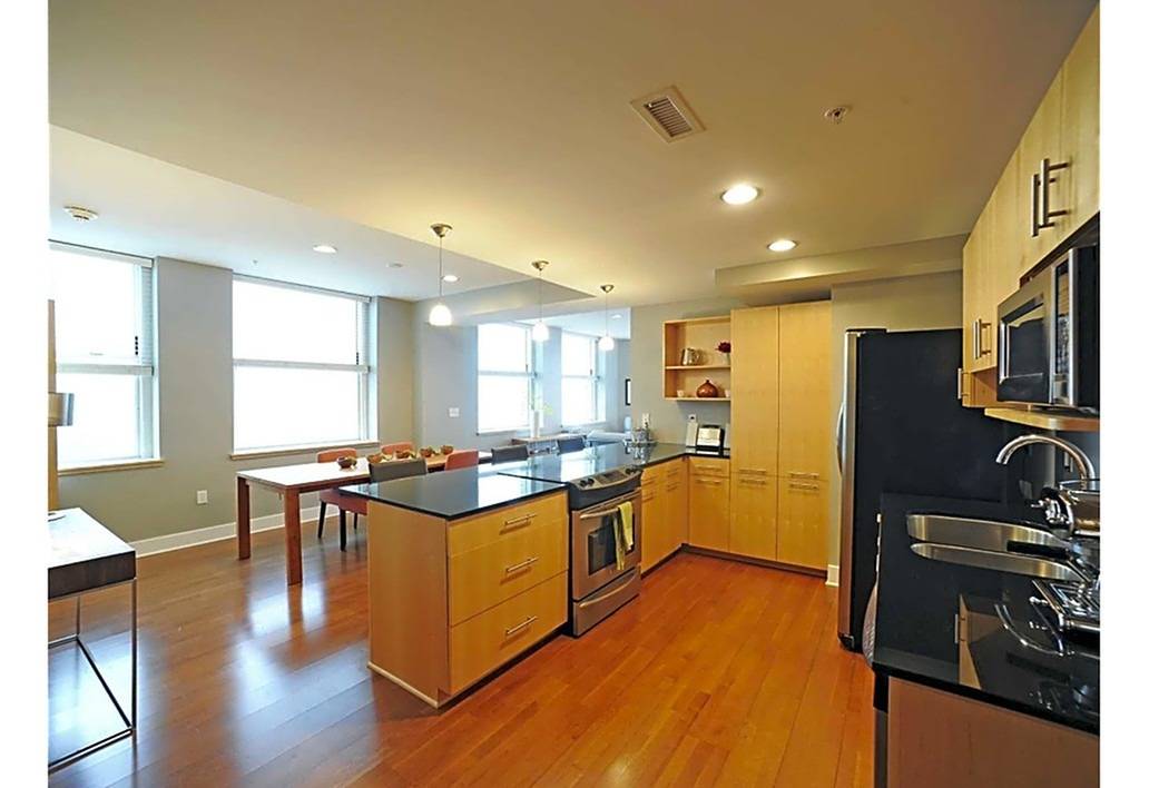 909 Walnut Image 20