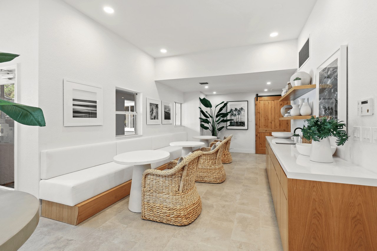 Coconut Palm Club Image 31