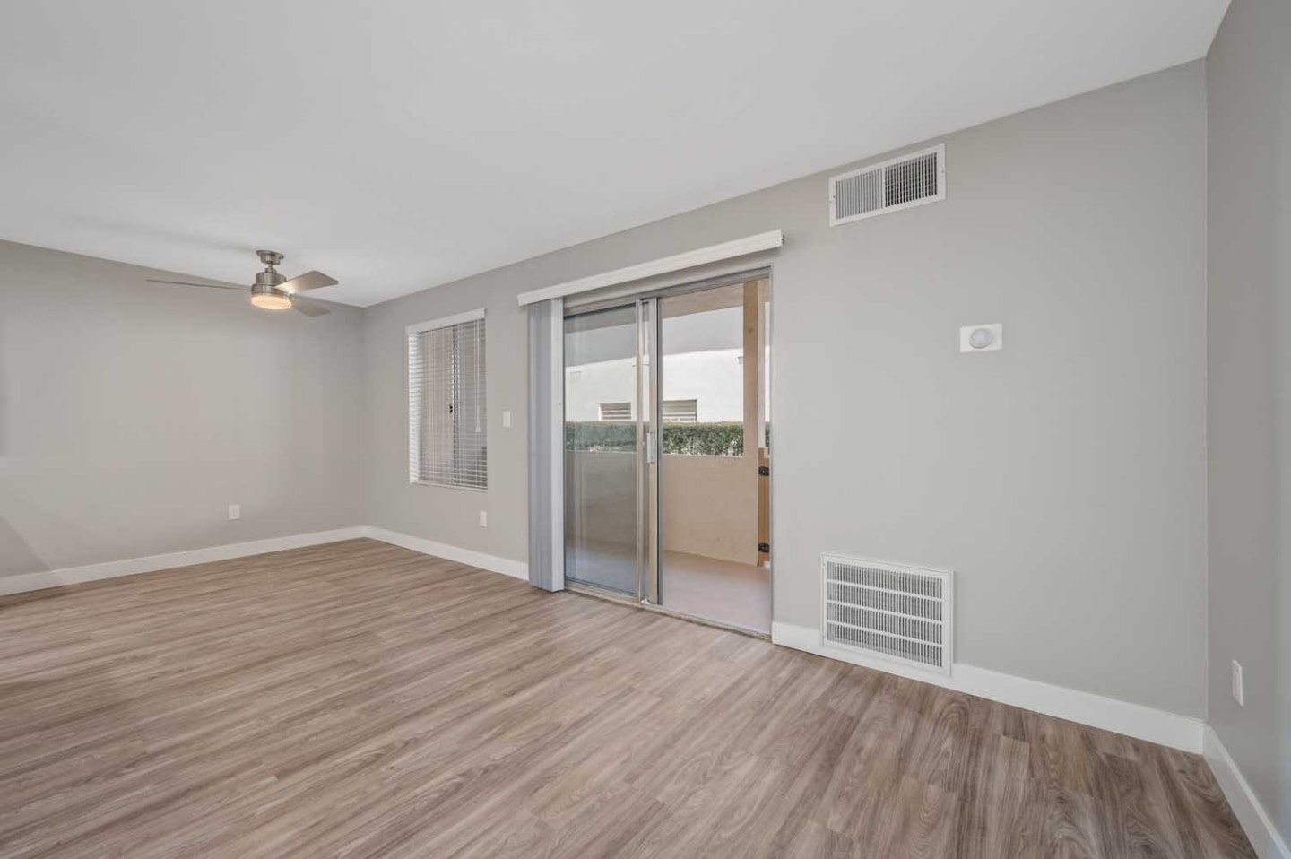 Los Robles Apartments Image 24