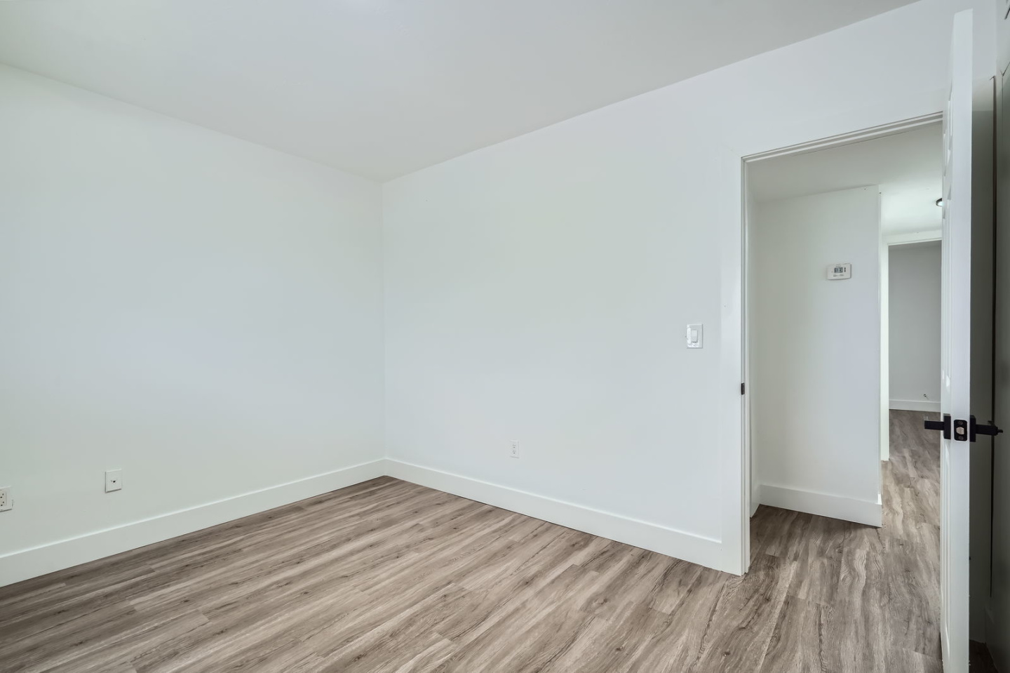 Lakeshore Presidential Apartments Image 11