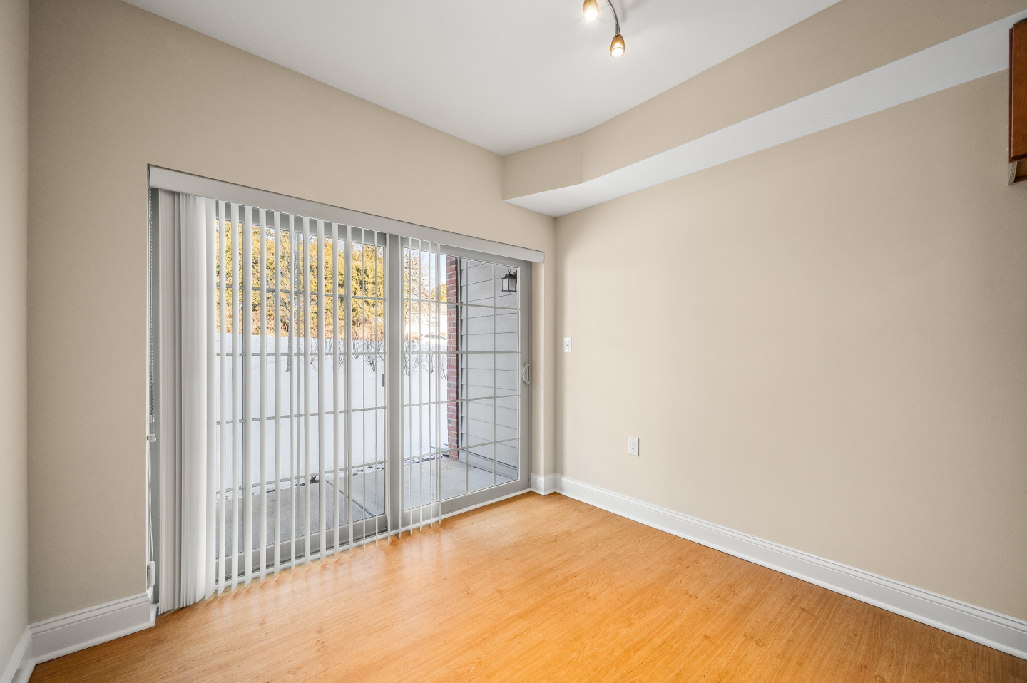 Corner Park Apartments Image 10