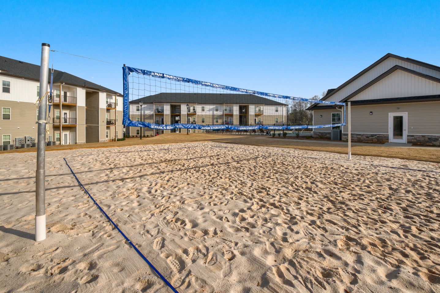 Water's Edge Apartments Image 3