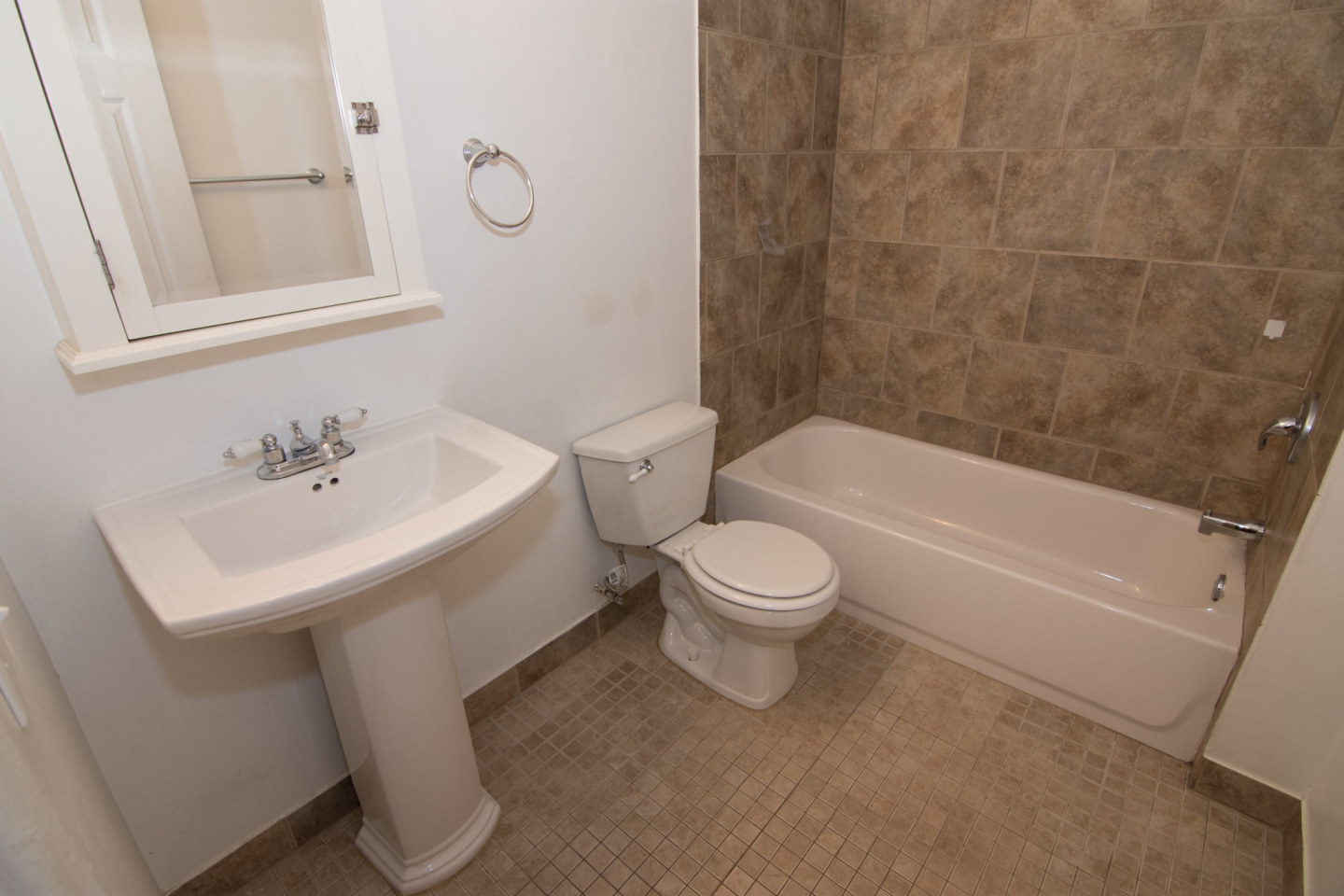 2731 Pillsbury Image 13