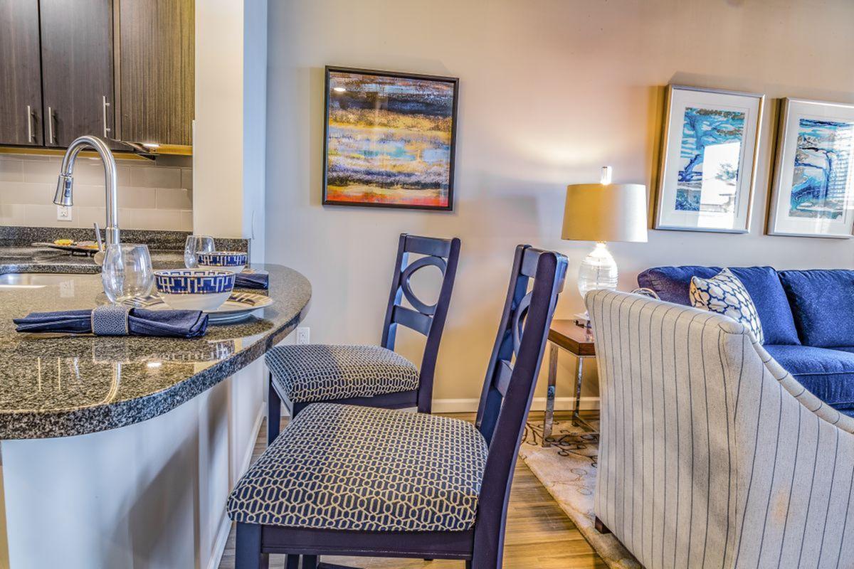 Alinea Town and Country Image 29