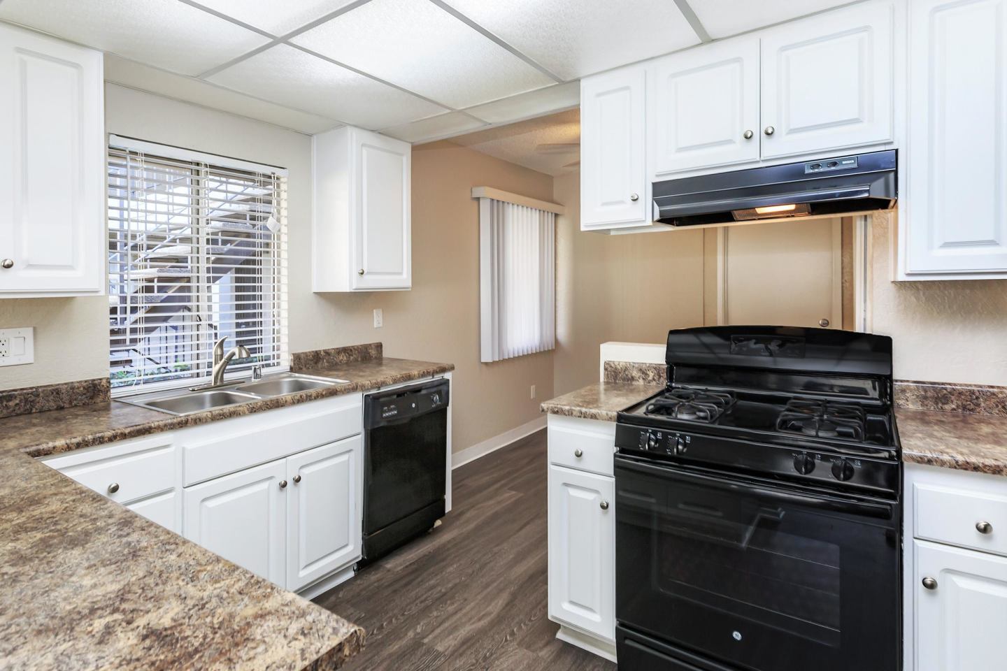 Carlyle Square Apartment Homes Image 45