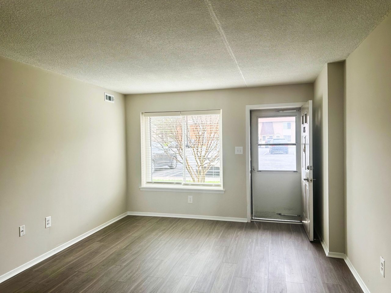 Lakeside Apartments Image 14