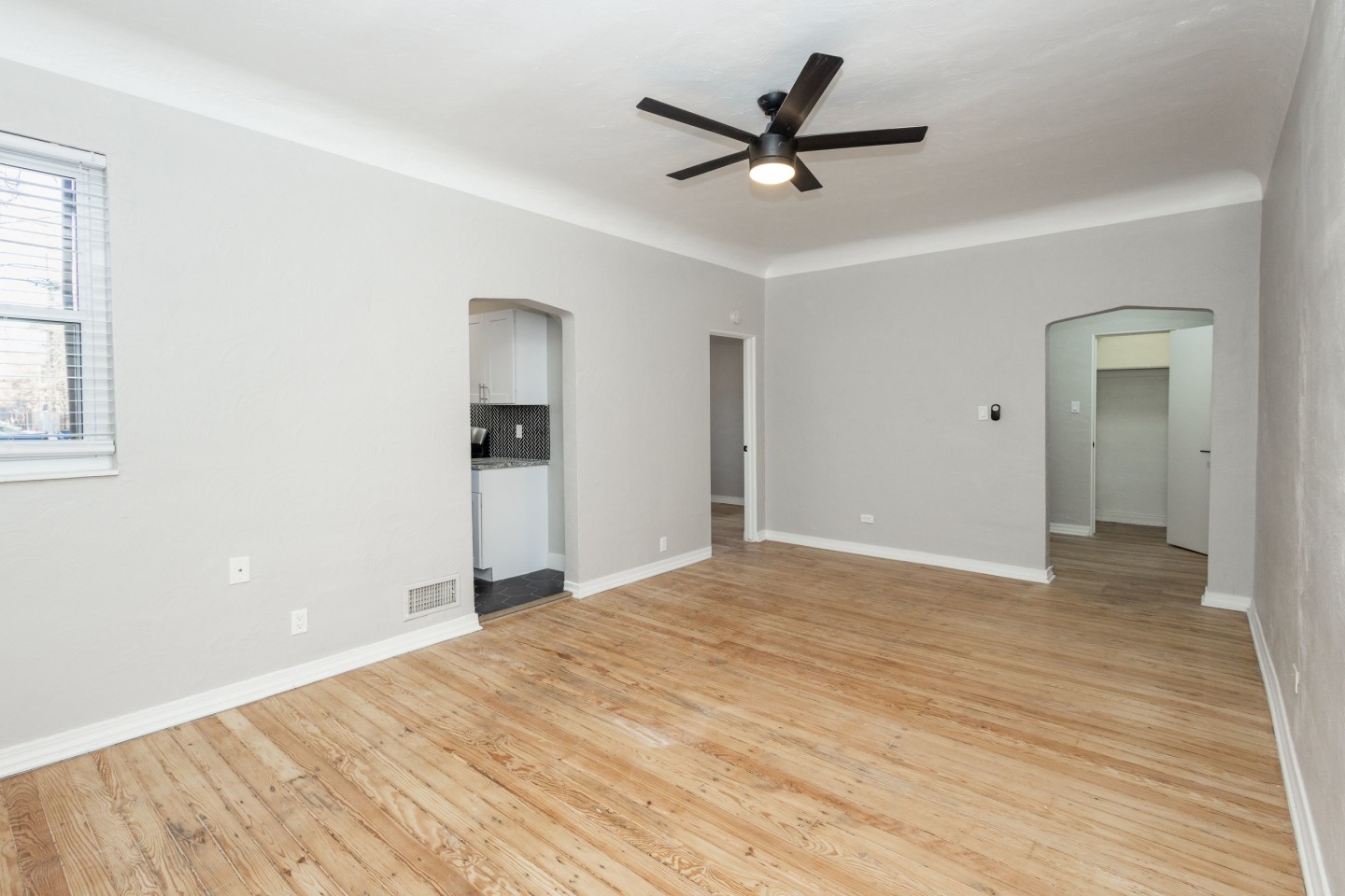 1030 Washington Image 6