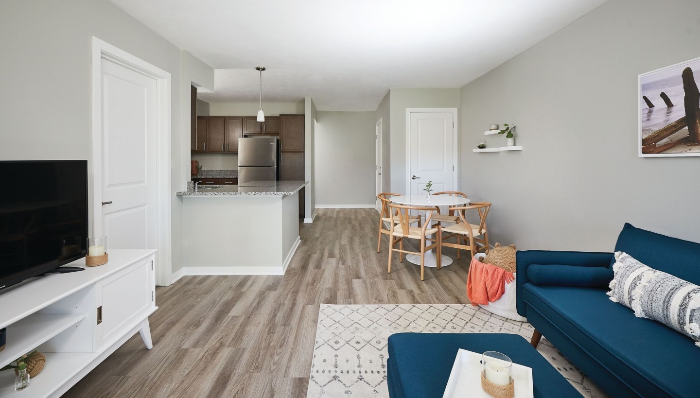Lakeshore Flats Image 34