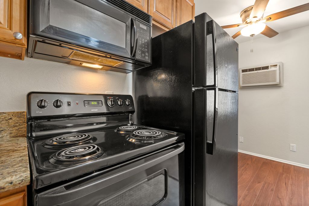 Topanga Canyon Apartments Image 5