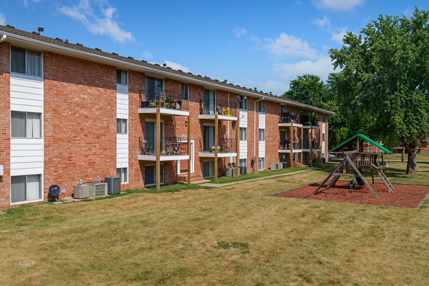 Colonial Village Image 9