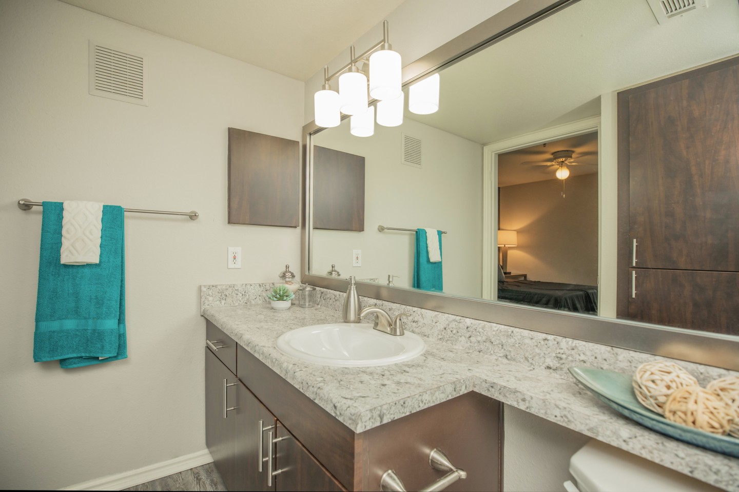 Oak Forest Image 35