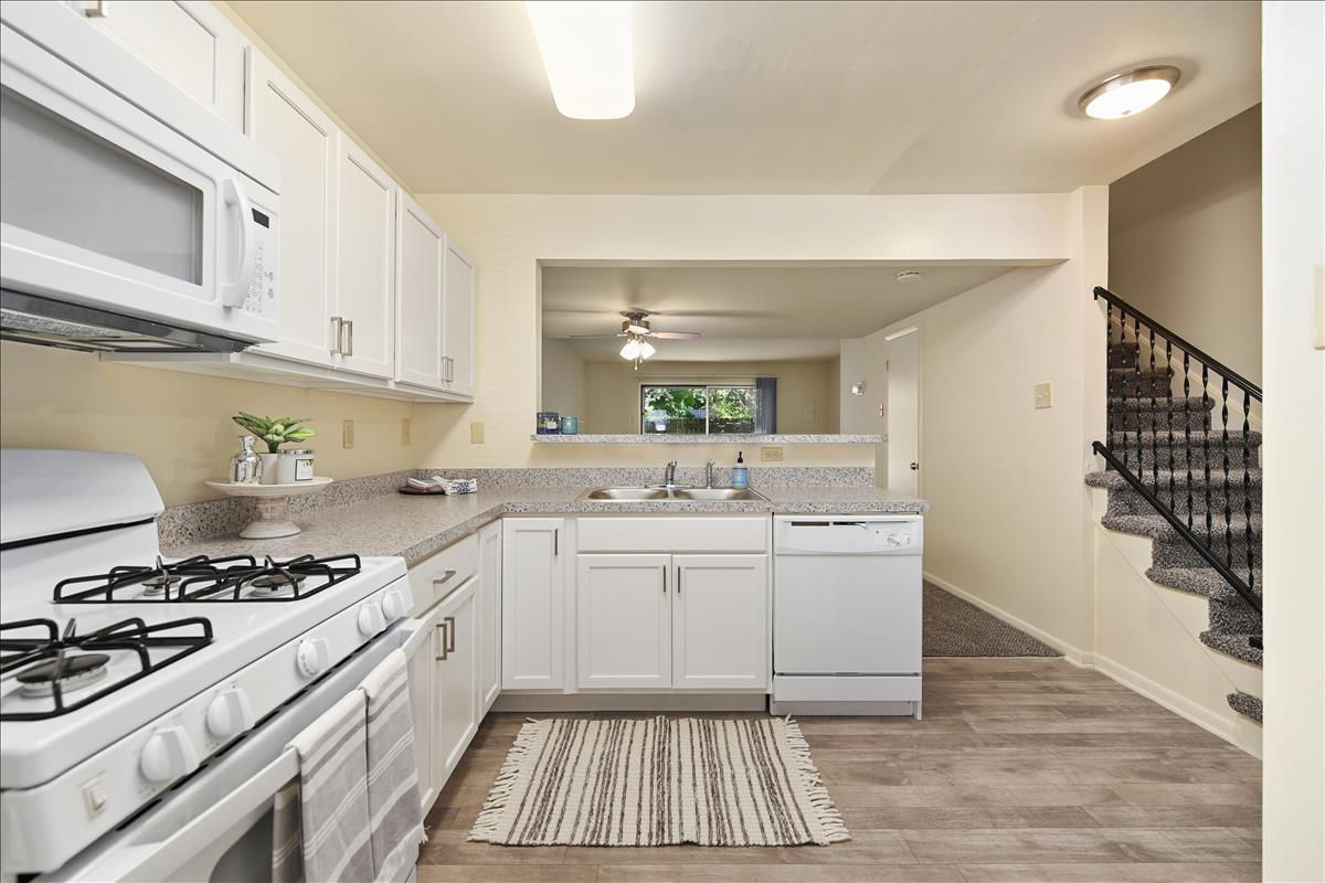 Oak Hill Townhomes Image 1