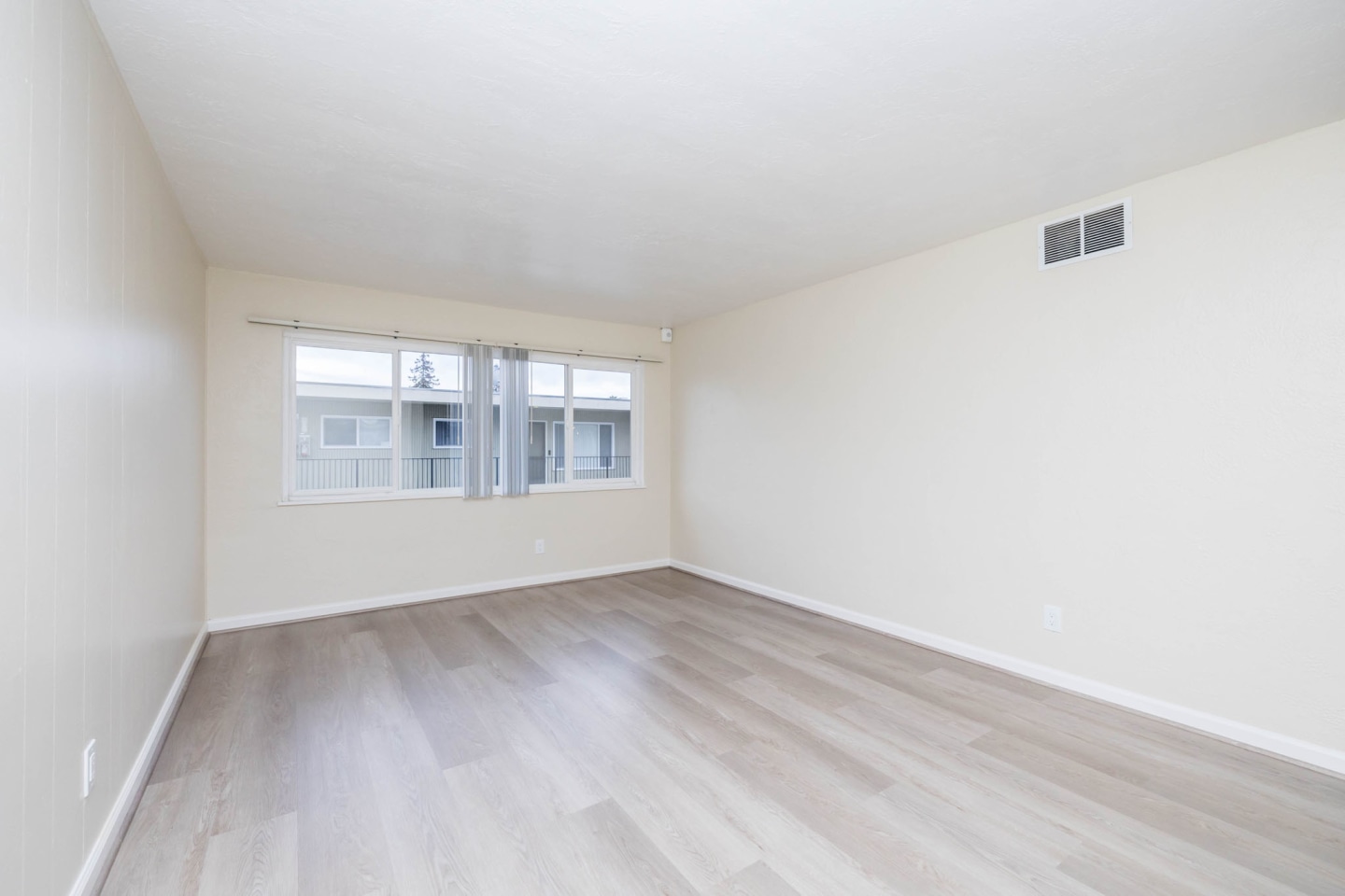 276 Adams Street Image 1