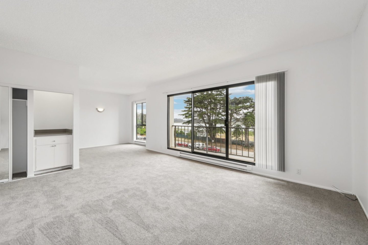 Lakewood Apartments at Lake Merced Image 11