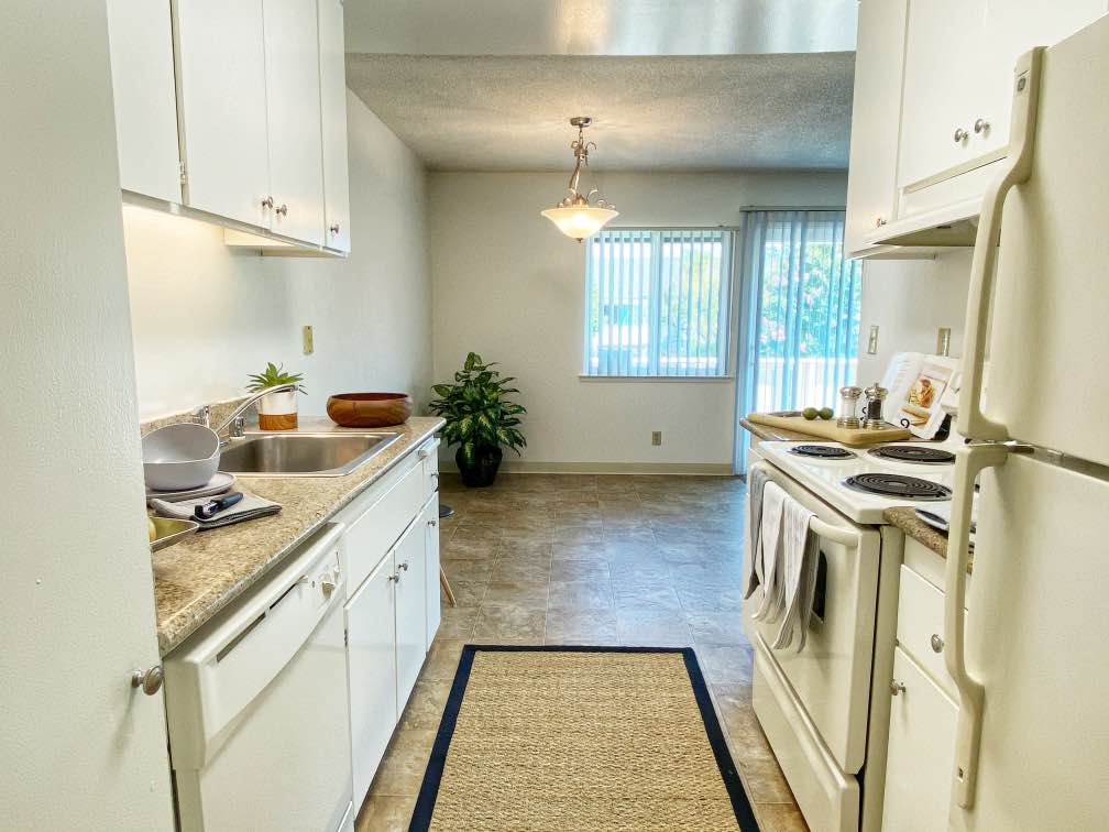 Lakeview Apartments Image 33