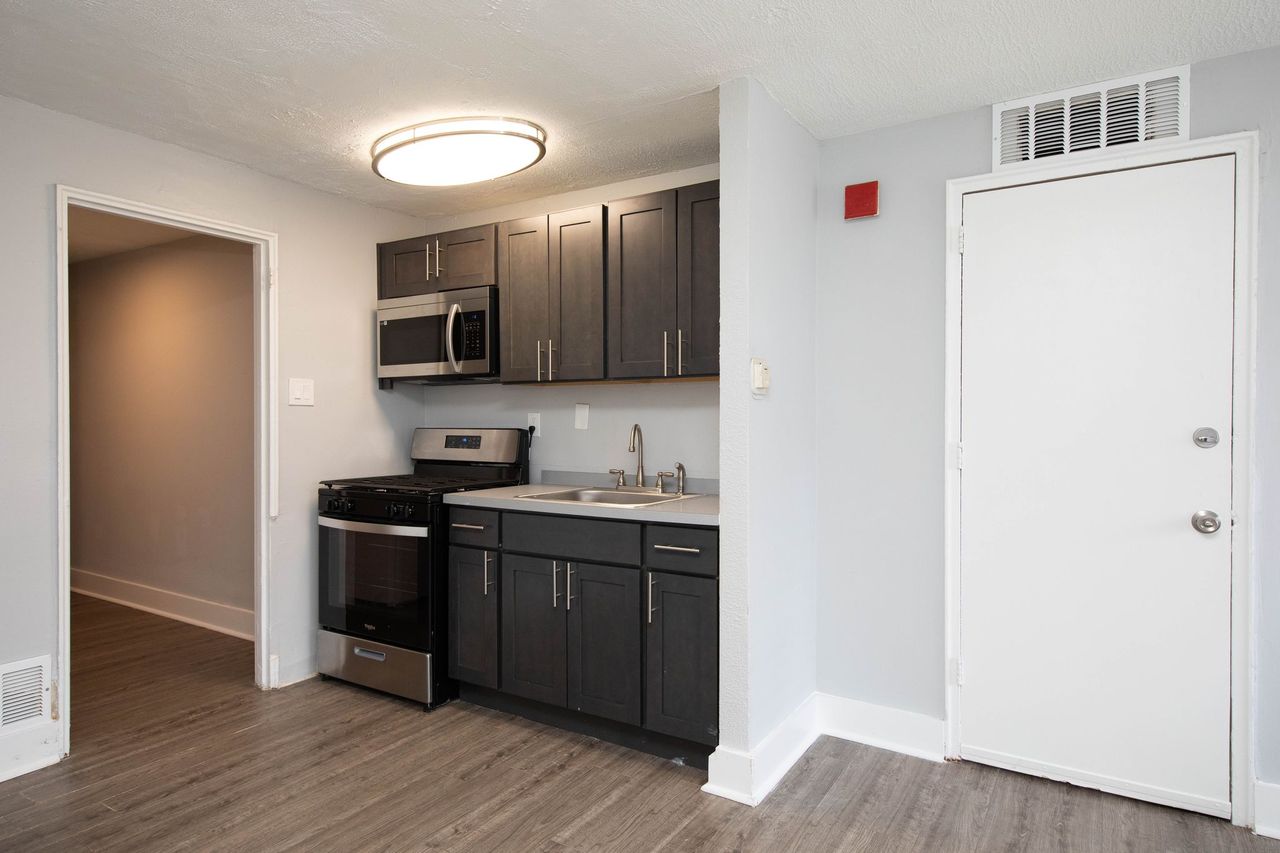 10th St. Apartments Image 3