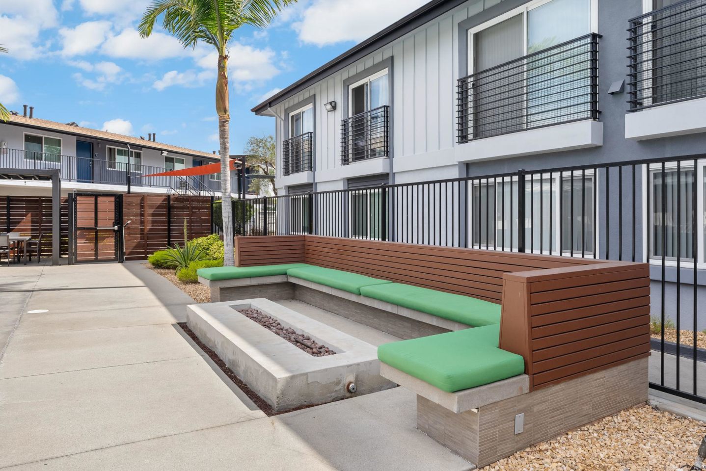 The Circle Apartments at Long Beach Image 45
