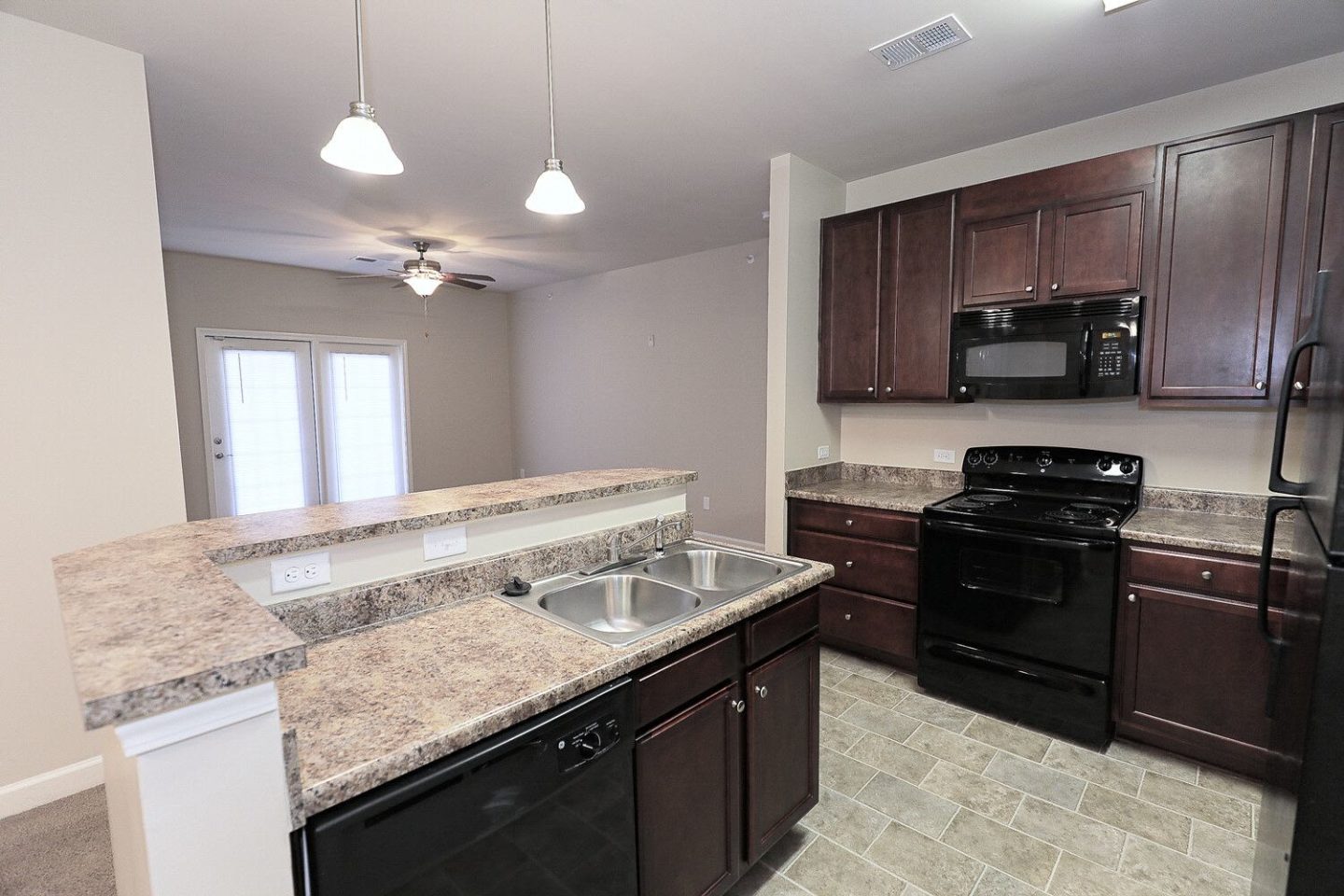 The Astoria Apartment Homes Image 12