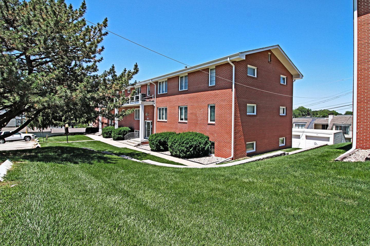 Flats on 75th Image 13