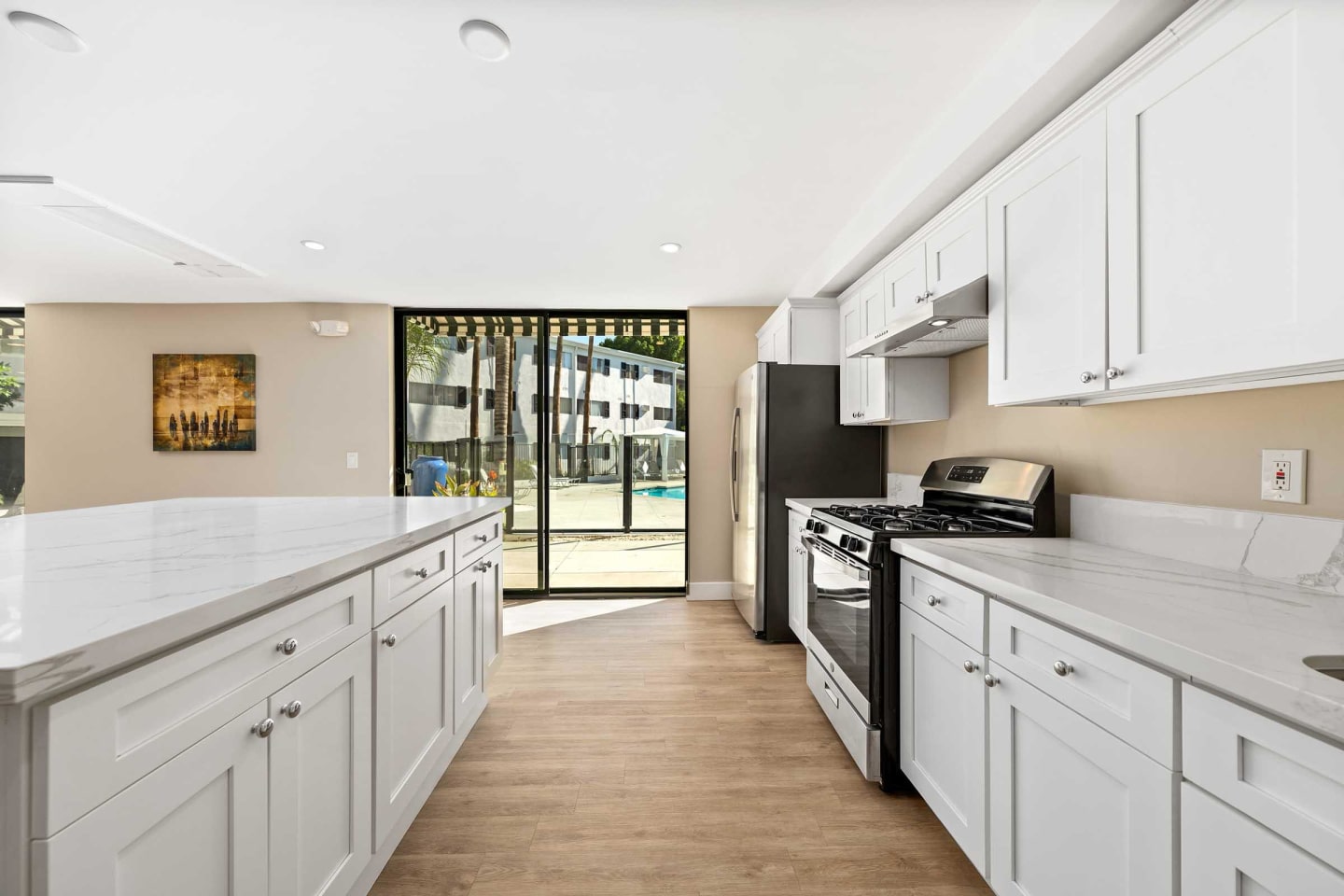 Summerview Beach Resort Luxury Apartments Image 21