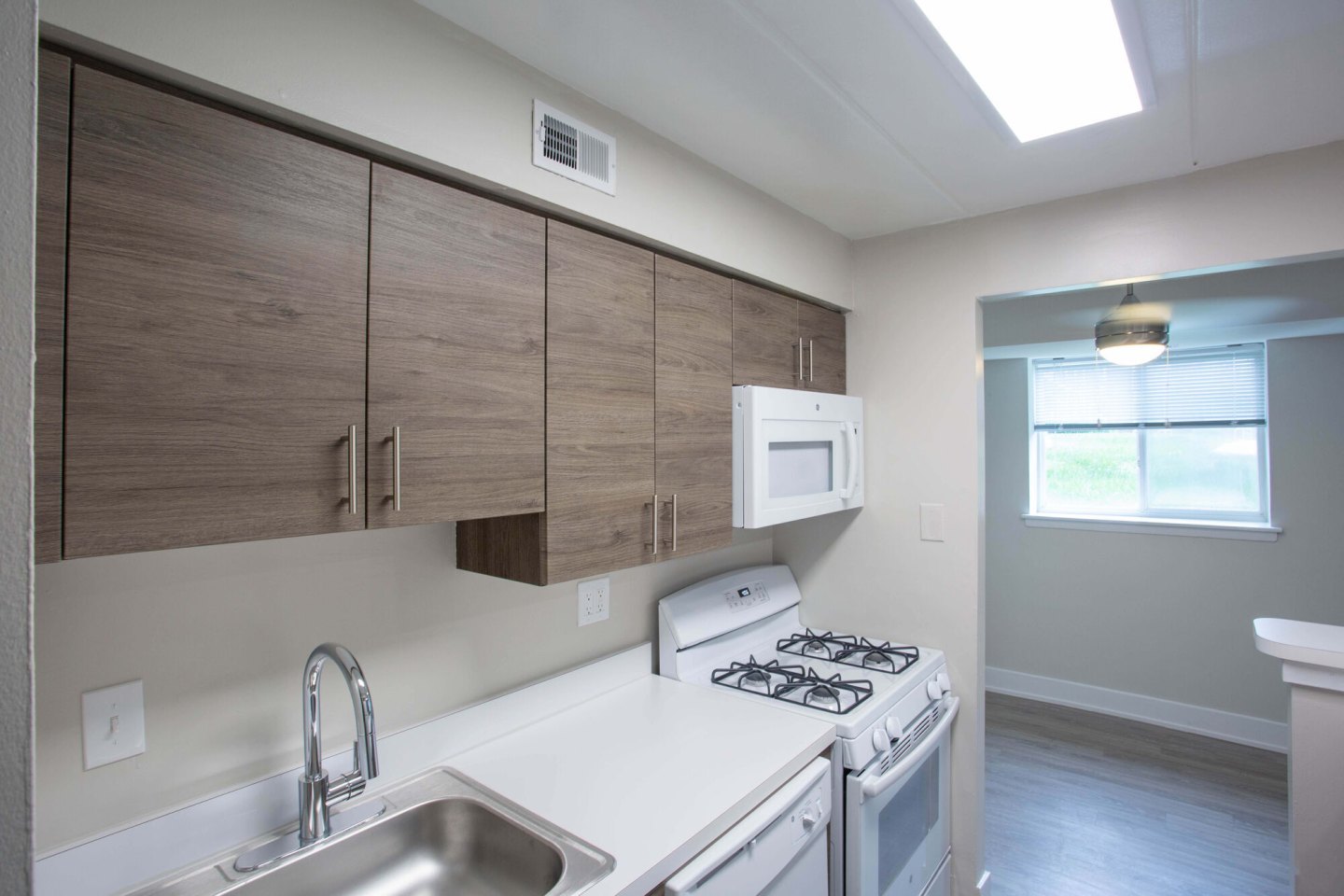 Lion's Gate Apartments Image 10