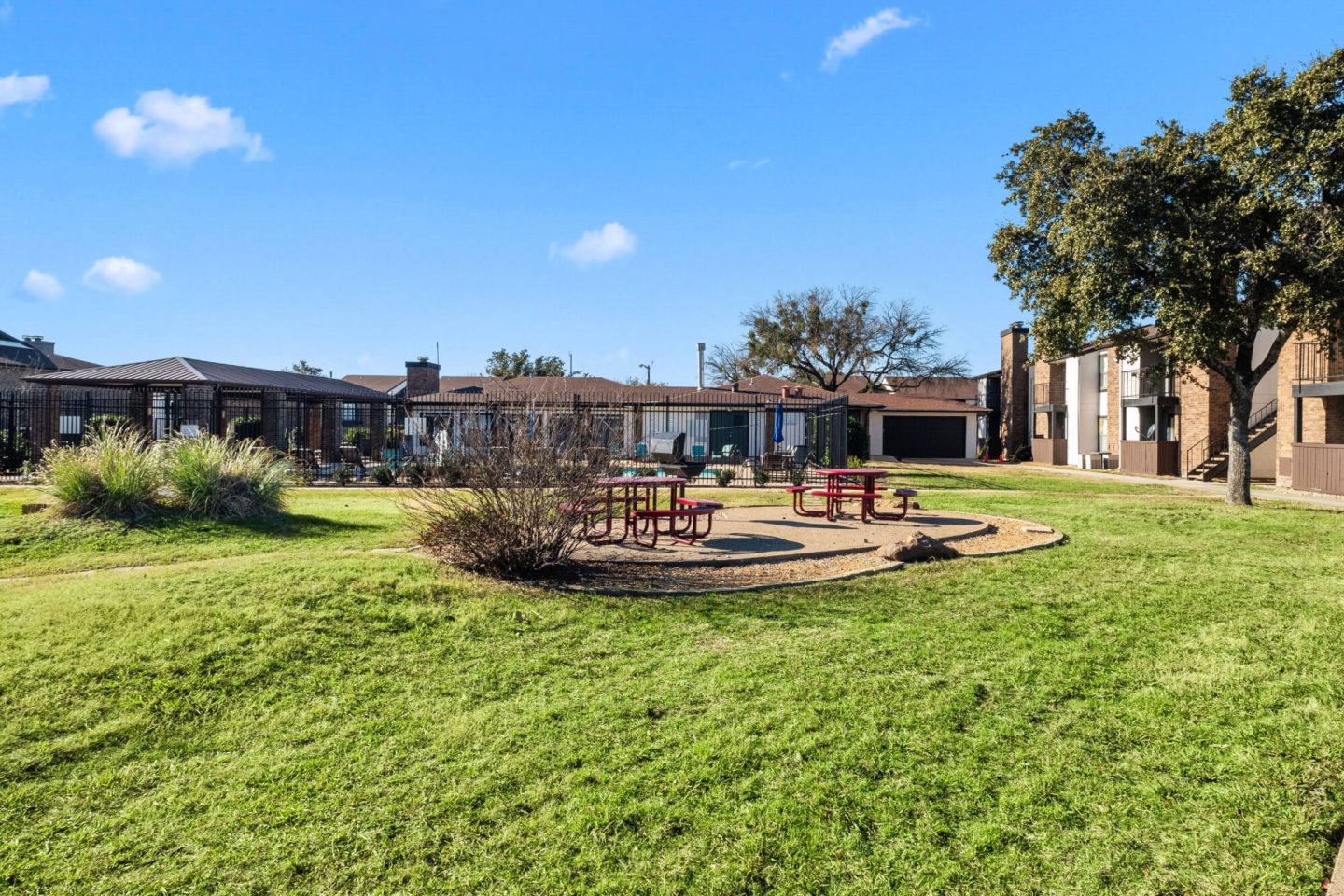 Pine Oaks Image 32