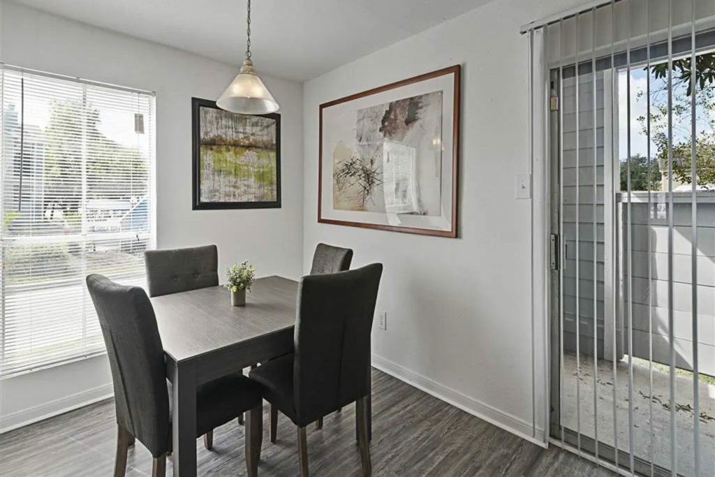 Toro Place Image 12