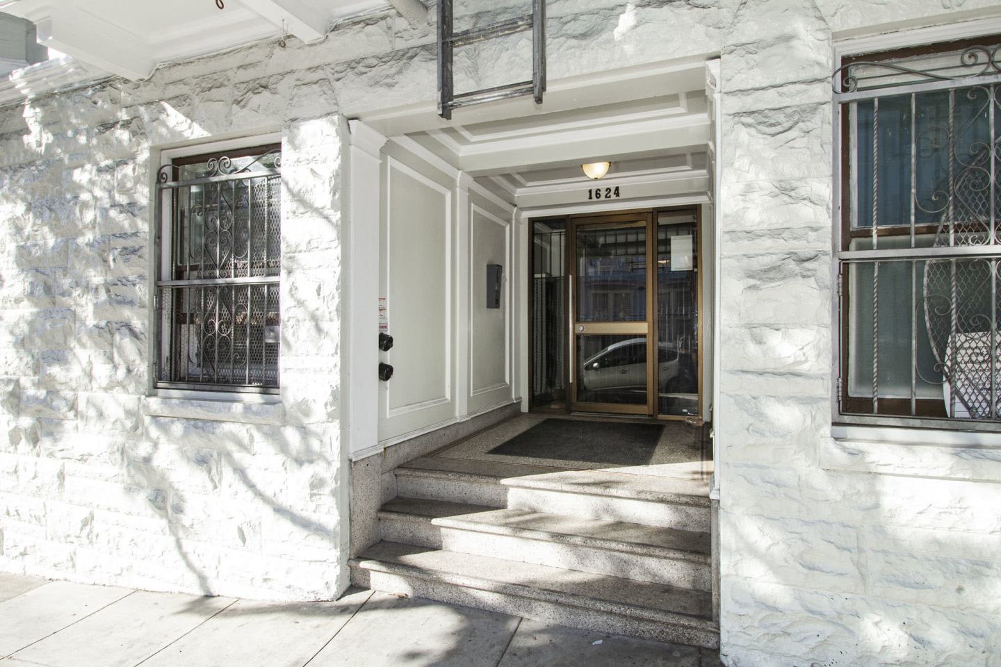 1624 Sacramento Street Image 30
