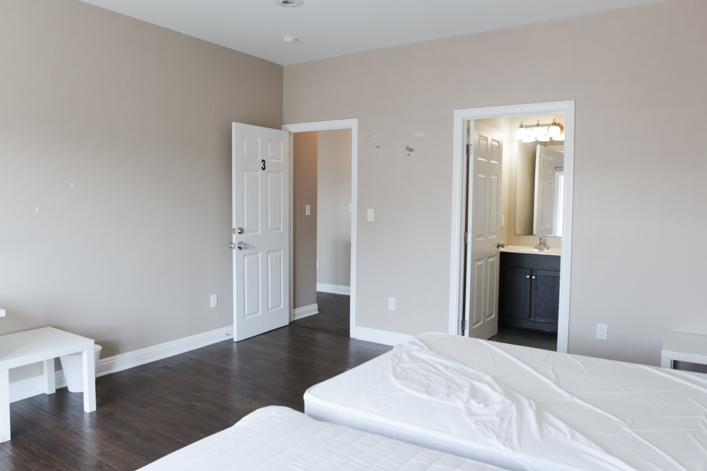 1337 W 36th Place - Co-Living Image 6
