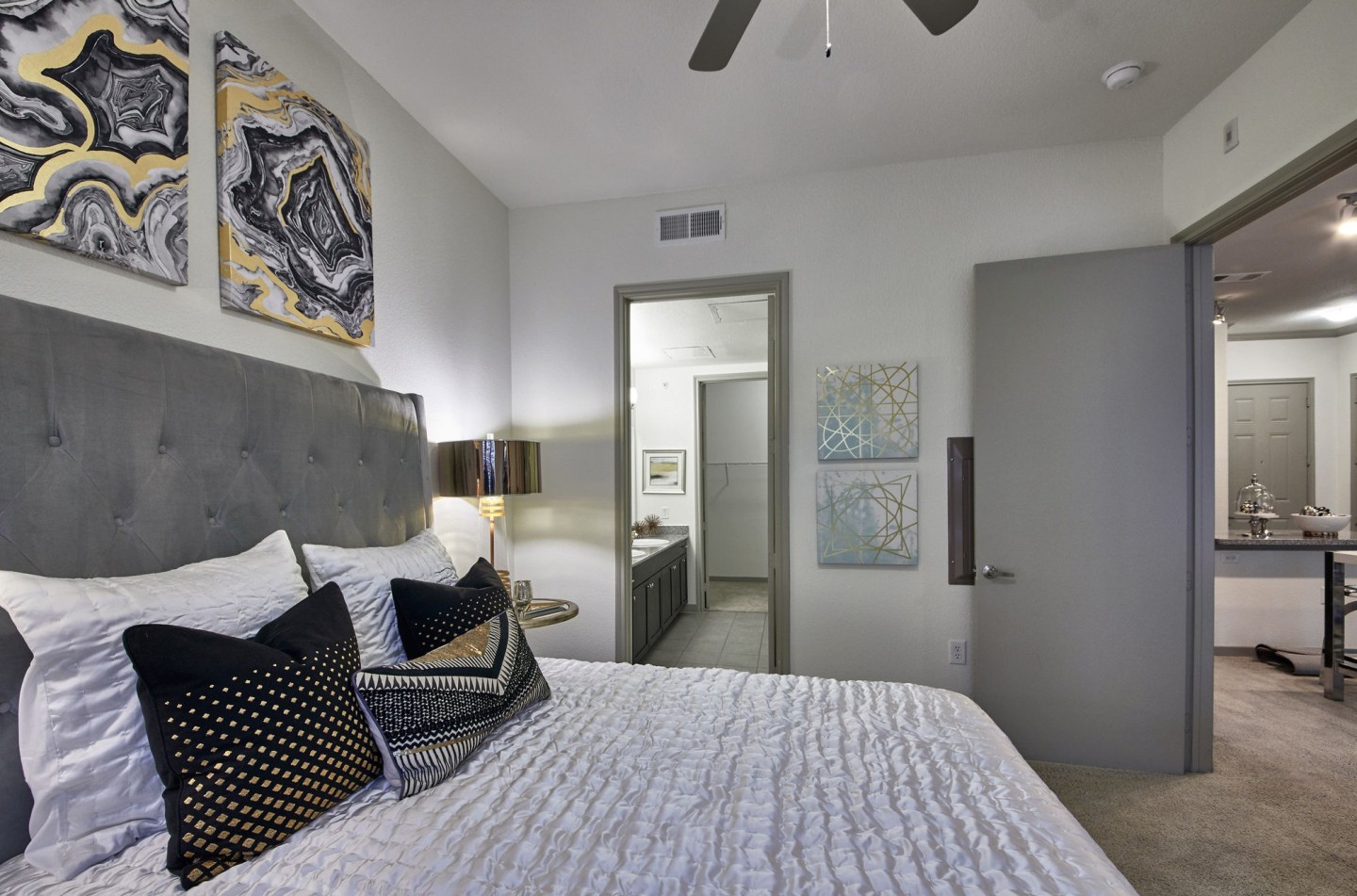 Standard at CityLine I & II Image 24