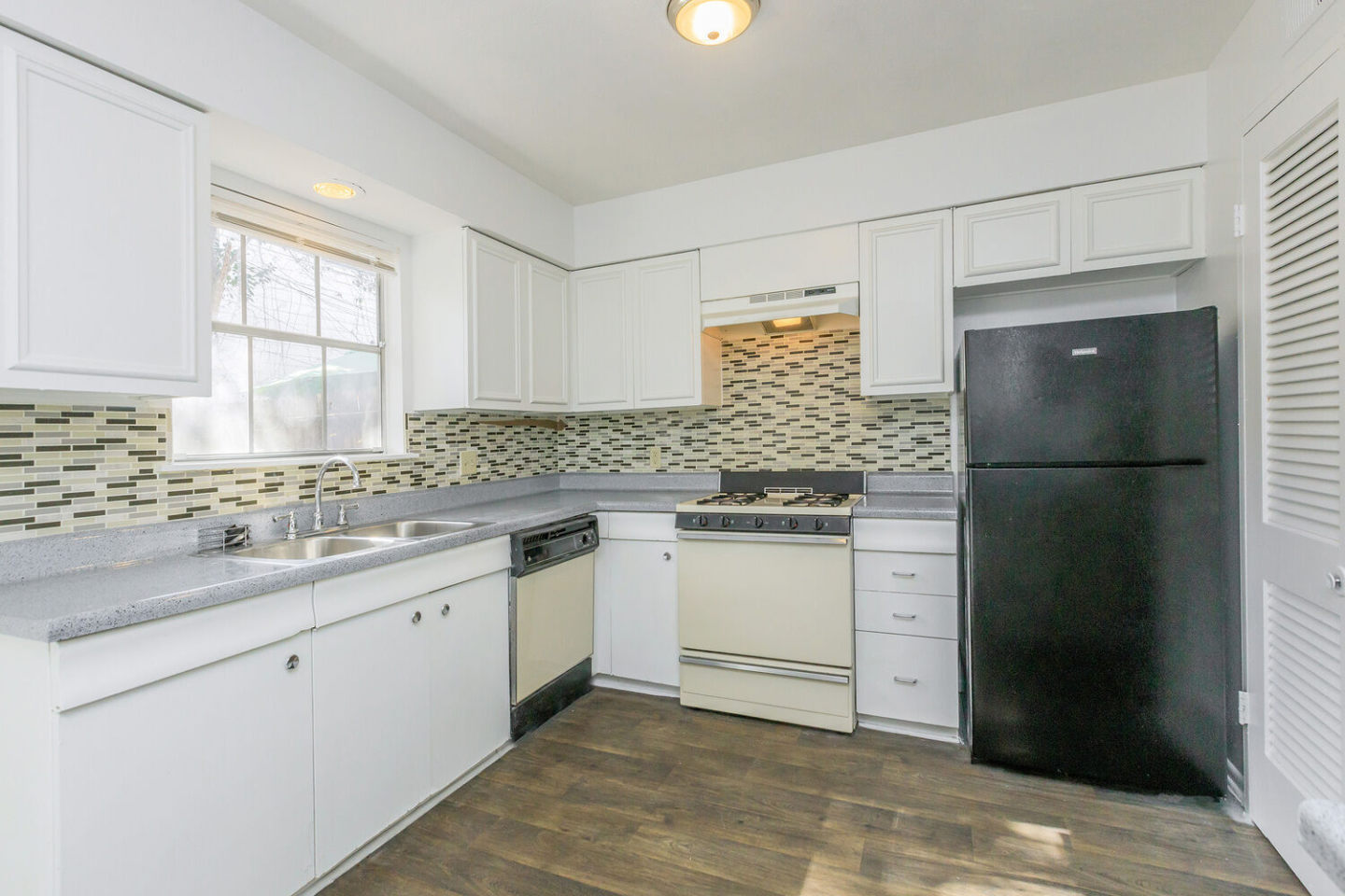 New England Village Apartments Image 25