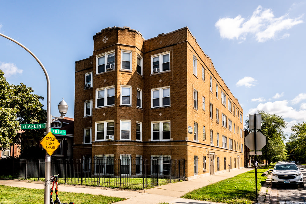 8057 S Laflin Ave Image 10
