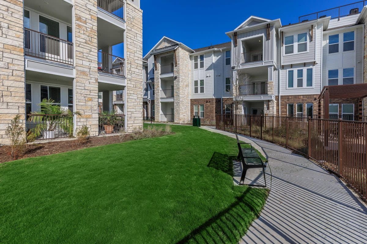Luxia Rockwall Downes Image 24