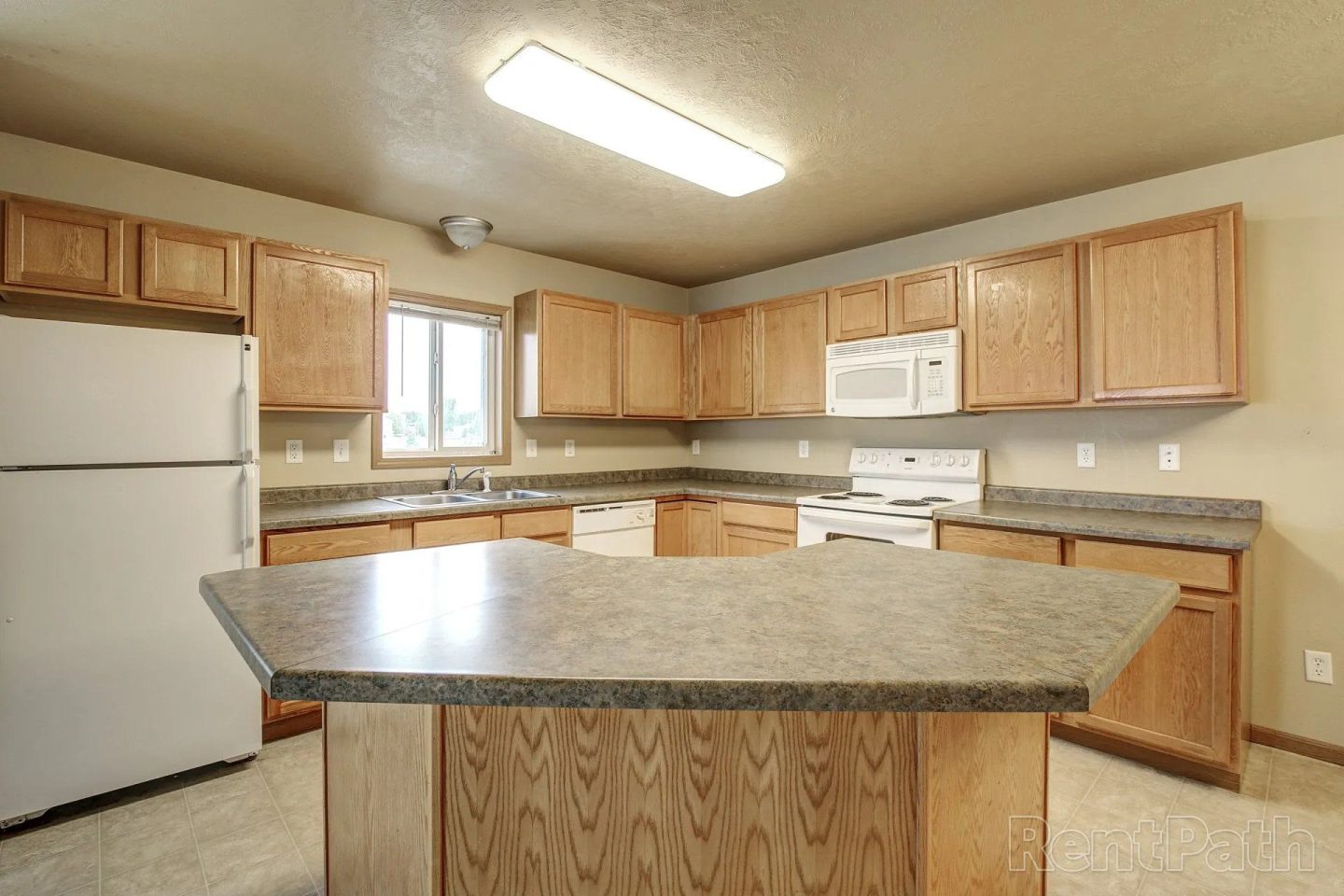 Hawk Pointe Apartments Image 3