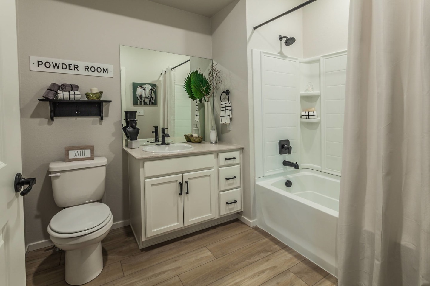Bloom Rental Living Image 38