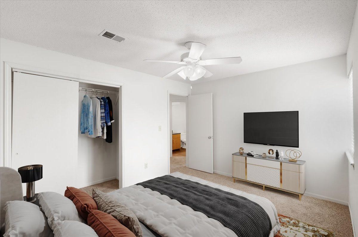 Deerfield Apartments Image 9
