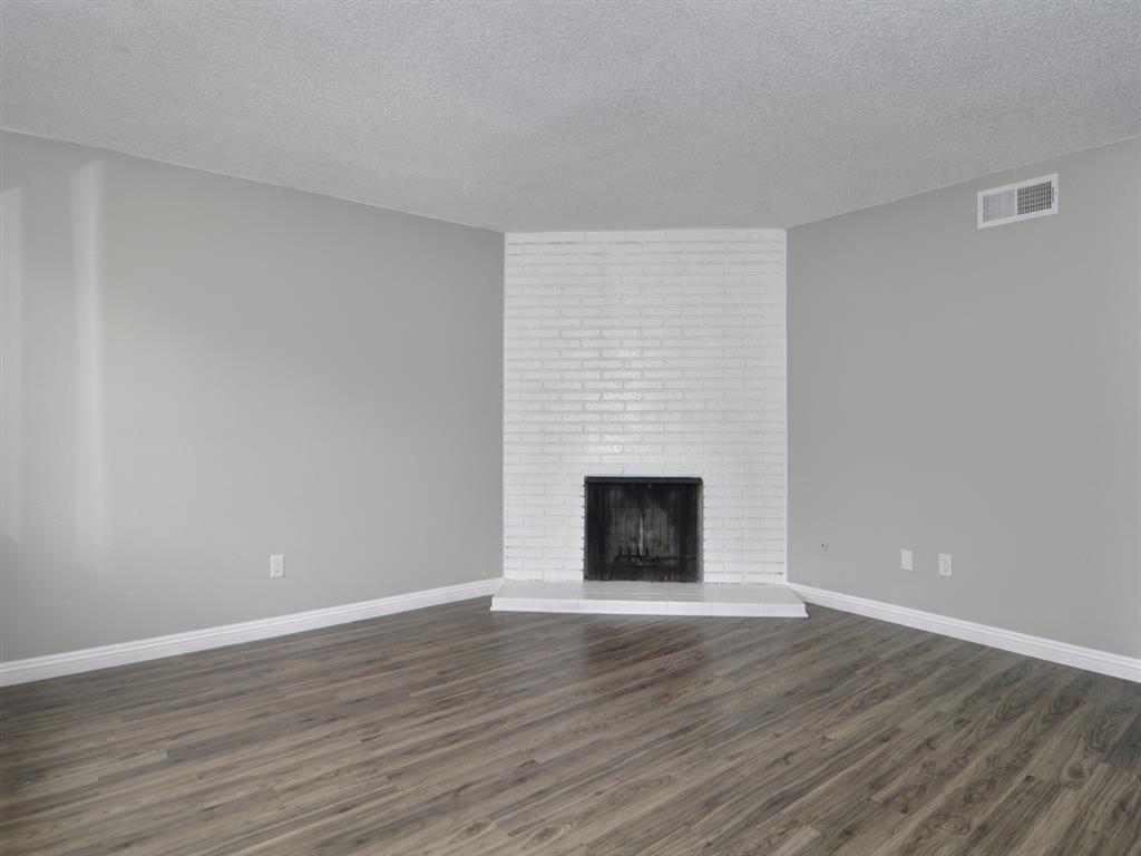 Orangewood Garden Apartments Image 10