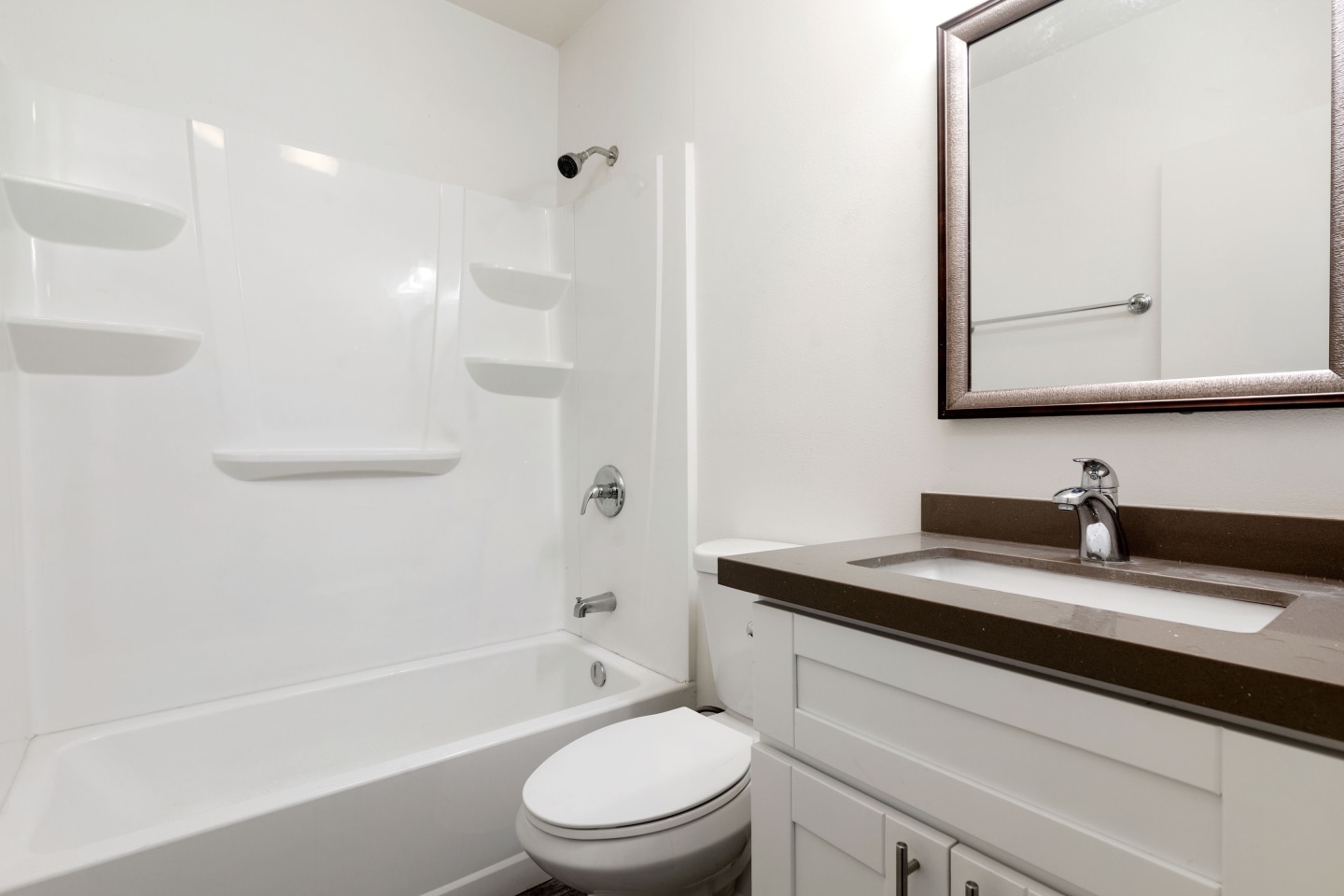 Laurel Pointe Image 8