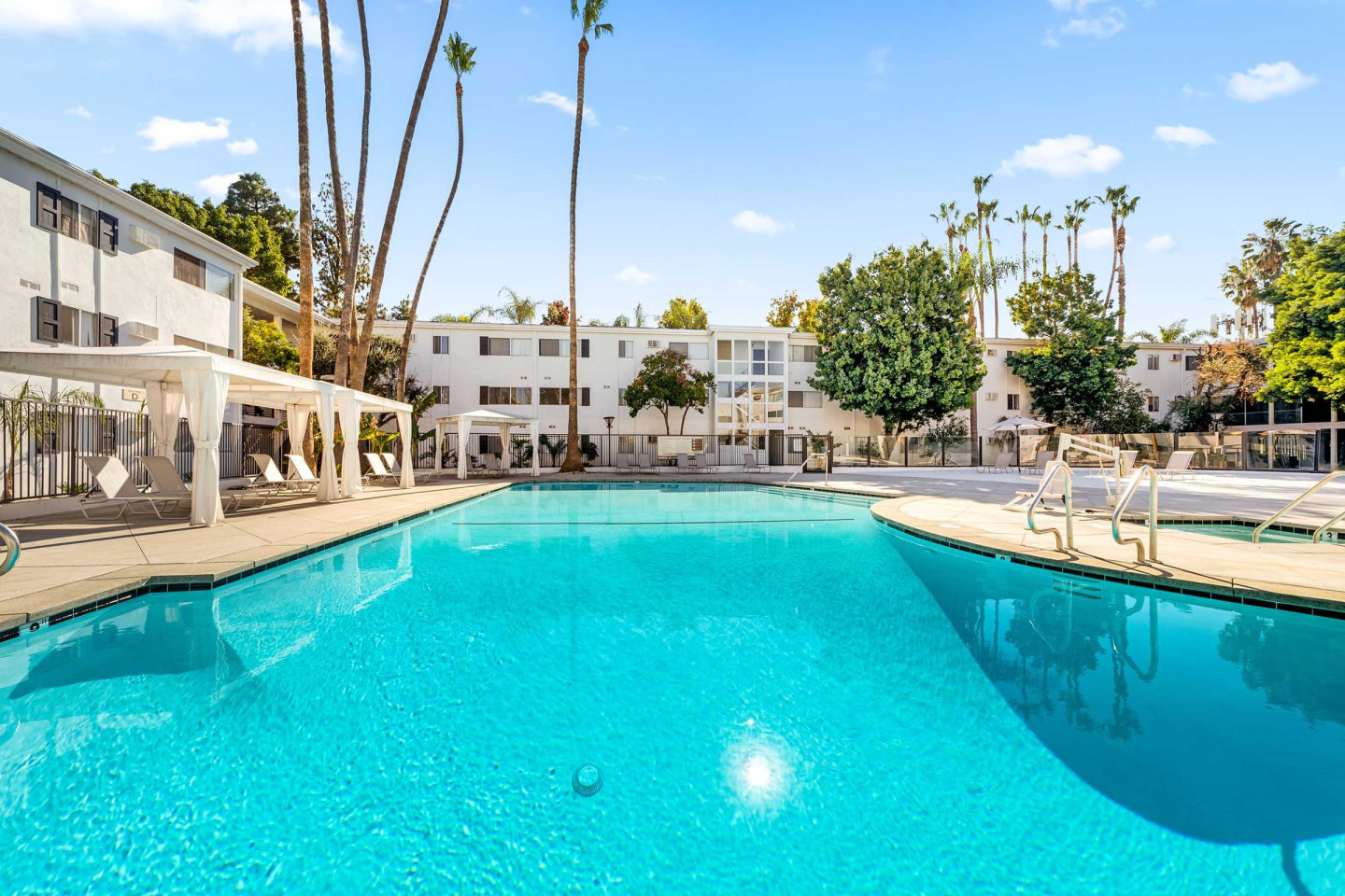 Summerview Beach Resort Luxury Apartments Image 6