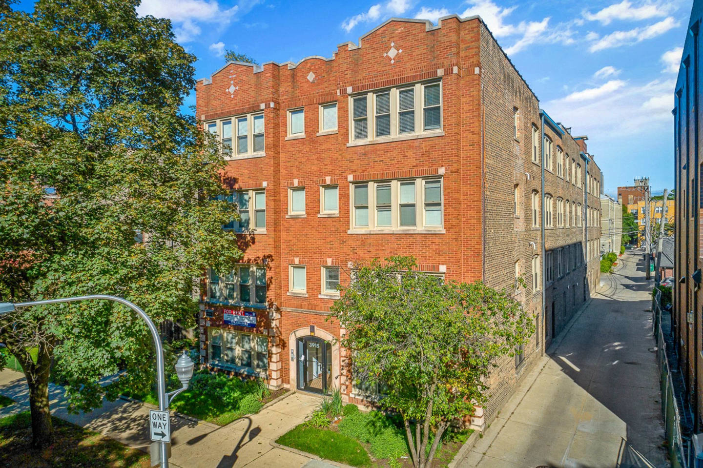 3915 North Janssen Ave. Apt. Image 1