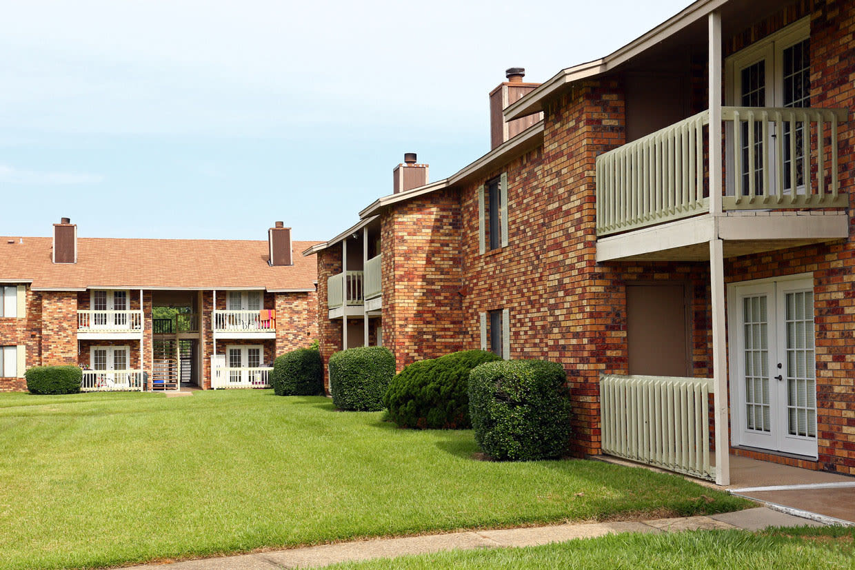 Briarwood Condominiums Image 2