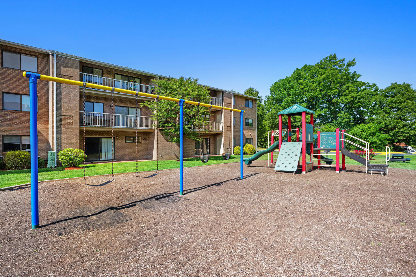 Gainsborough Court, Churchill Mews, and Copperfield Square Apartments & Townhomes Image 71