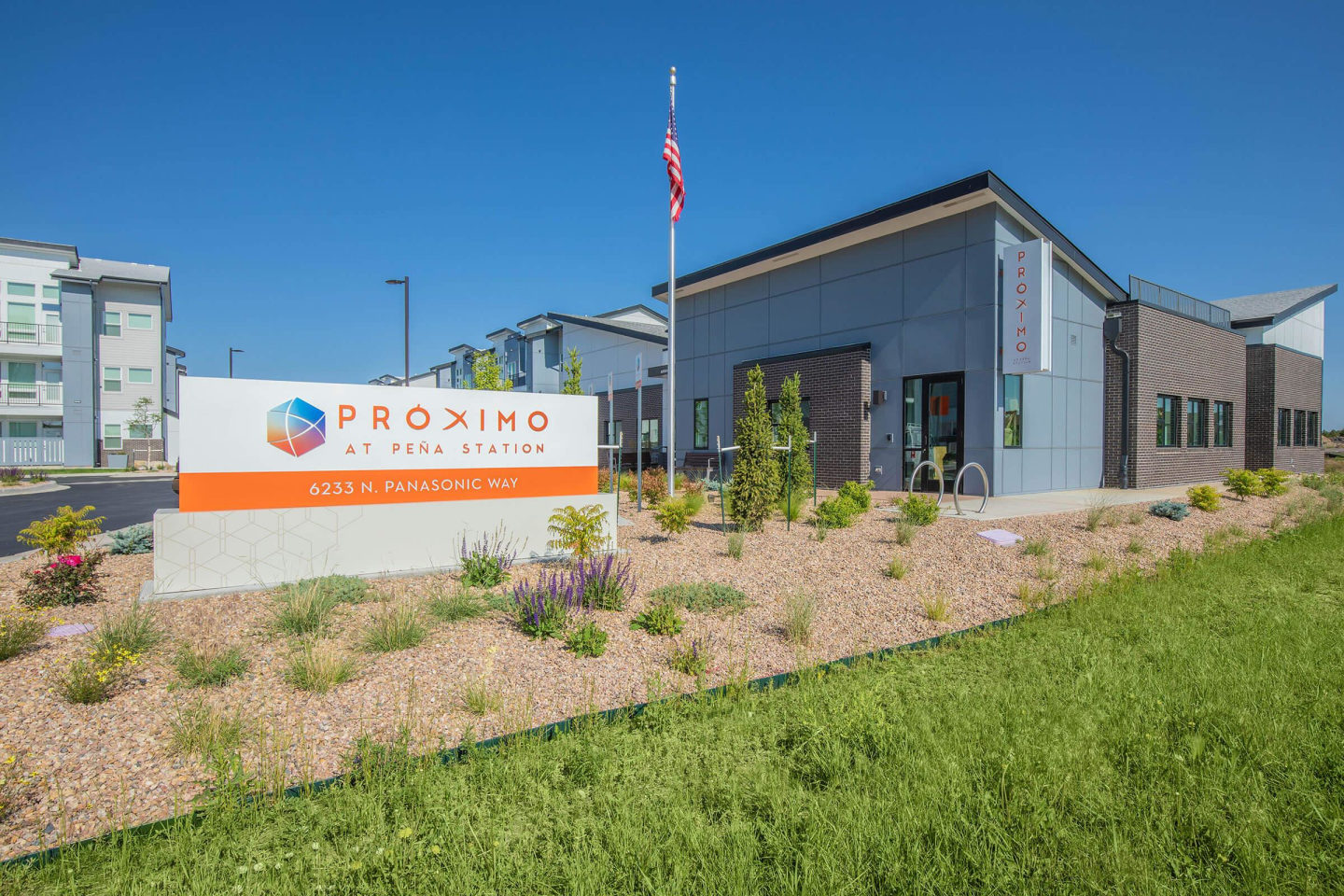 Proximo at Pena Station Image 64