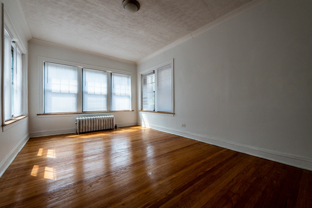 7956 S Eberhart Ave Image 6