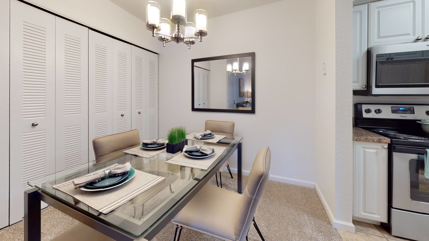 Pine Ridge Apartments Image 2